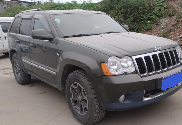 10年前60万买的5.7L大切诺基，如今8万还难卖，车钥匙更“朴素”