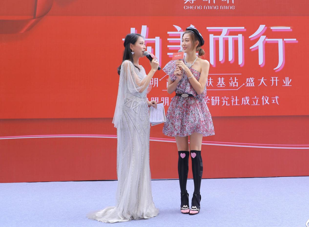 李彩桦穿背带视频,李彩桦运动内衣搭配