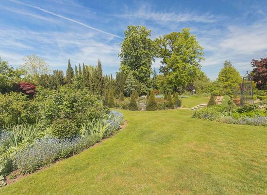 阿联酋总统身家1654亿光在伦敦就有140套豪宅