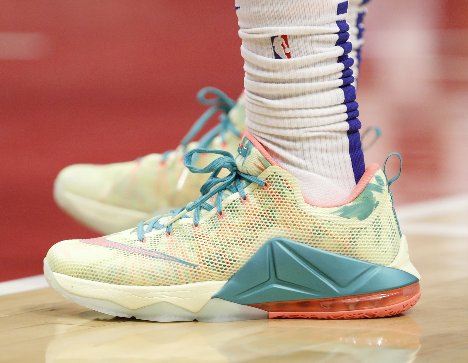 NBA赛场最近三天篮球鞋精选集：鞋头们的赛季鞋王之争越发激烈