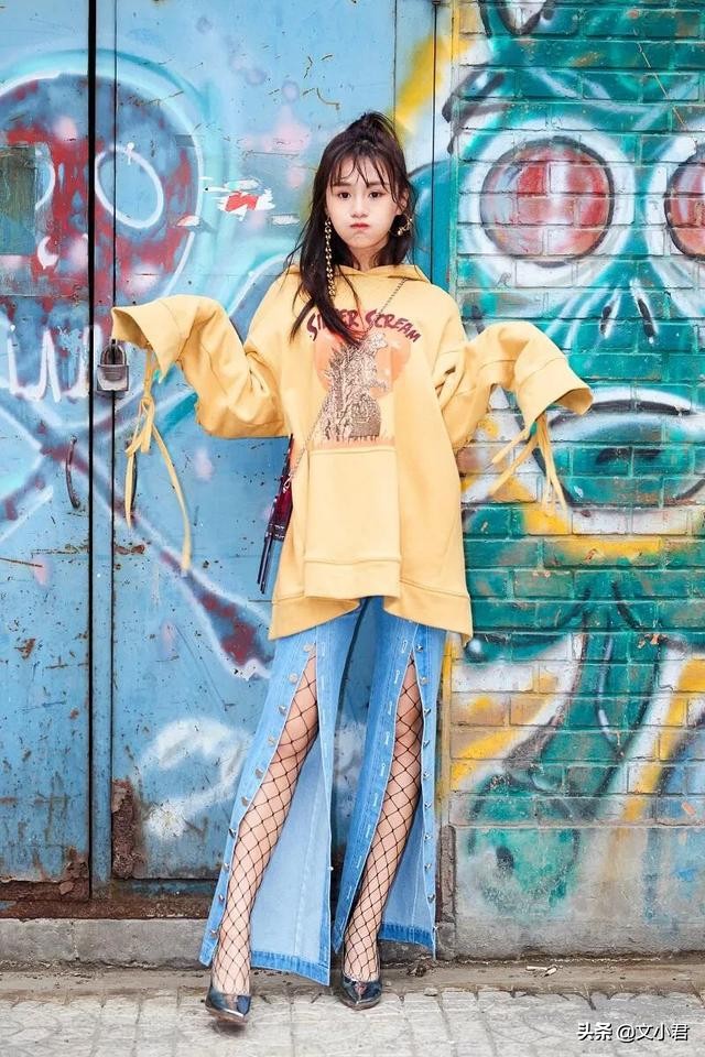 再穿长裤你就out了，性感吸睛的渔网袜，腿精女孩通常这样穿