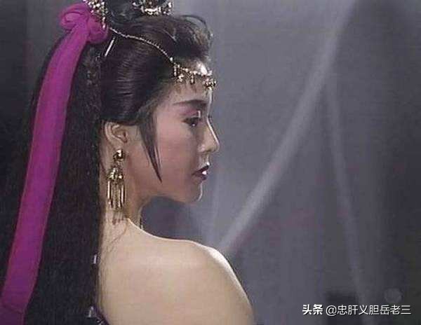 此女是他永远的心魔，甘愿毁容，二十年只做了一件对明教有益之事