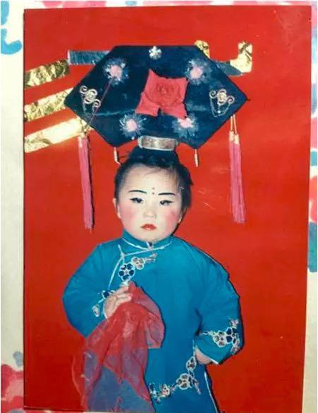 眉心一点红,眉心中间一点红是代表什么意思