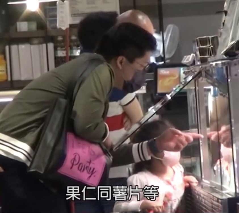 霍启刚晒与郭晶晶甜蜜合照,霍启刚为郭晶晶庆40岁生日