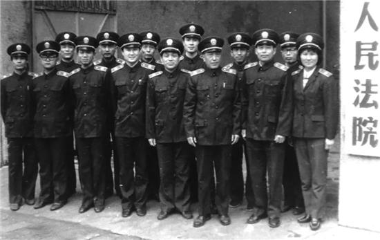 法院的制服是什么样,法院制服着装规定