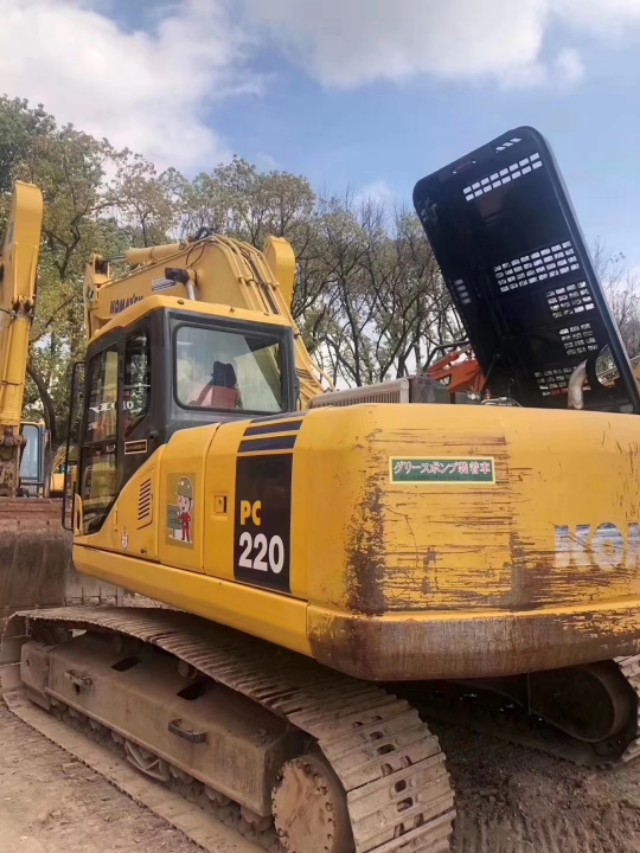 原版小松220-7。性能稳定，价格便宜，看中私聊！