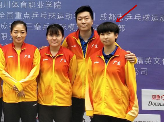 国乒队最美战将刘诗雯,国乒名将刘诗雯迎来华丽转身