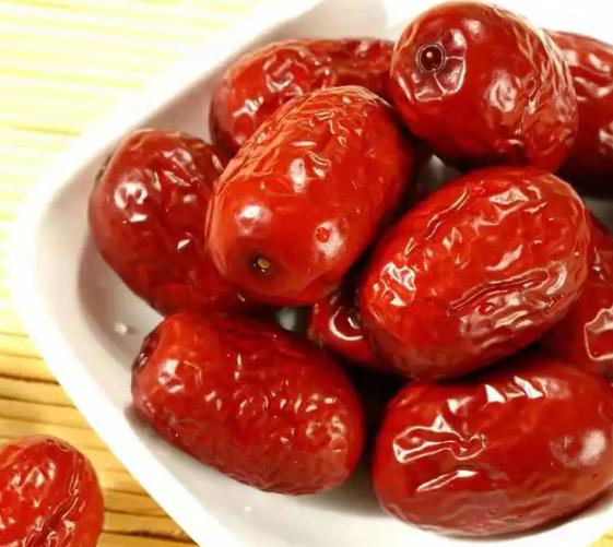 最值得带的新疆干果,南疆和北疆的干果