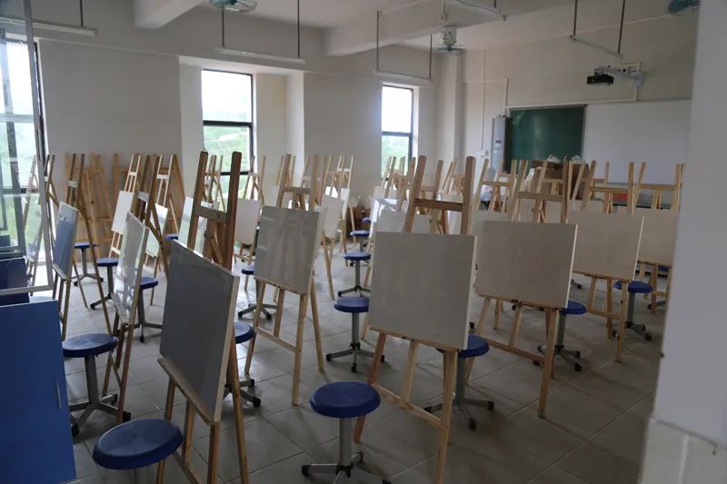 华立中英文学校是不是贵族学校,华立中英文学校升学