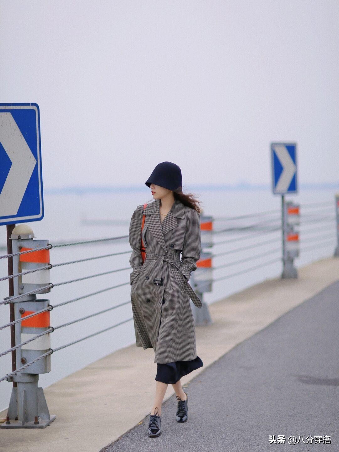 今年“千鸟格大衣”火了，建议选这几种，照穿不出错，保暖洋气