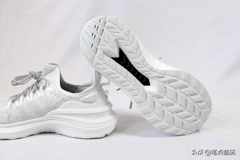 小米爆款运动鞋,小米运动鞋1-4代哪个好