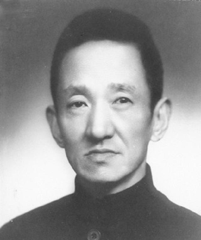 重庆谈判期间,毛主席的一支烟,让蒋介石后怕不已:此人不可轻视