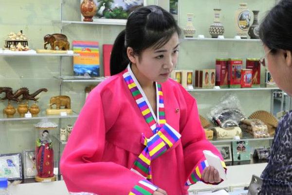 人民币在朝鲜购物,在朝鲜拿人民币去买东西