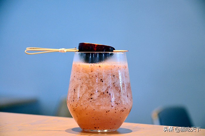 手推咖啡车起家，这家咖啡厅有何秘诀，七年开店遍布鹭岛？