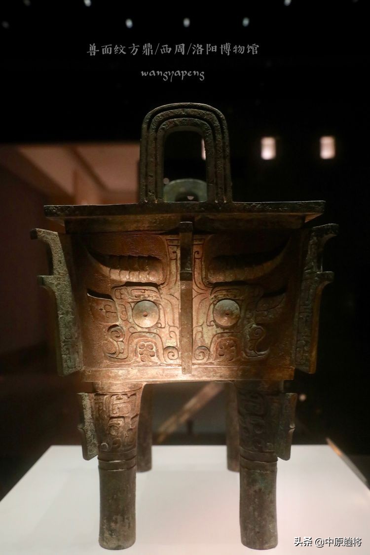 洛阳博物馆专门为二十多件珍宝成立了一个展馆