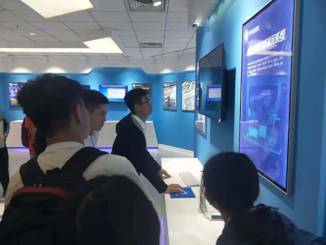 致力于培养产业精英和行业领袖！欢迎报考北京交通大学经济管理学院！