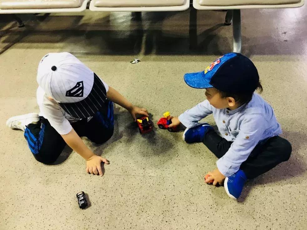 带娃长途飞行攻略,假期带娃体验一次飞行的感觉