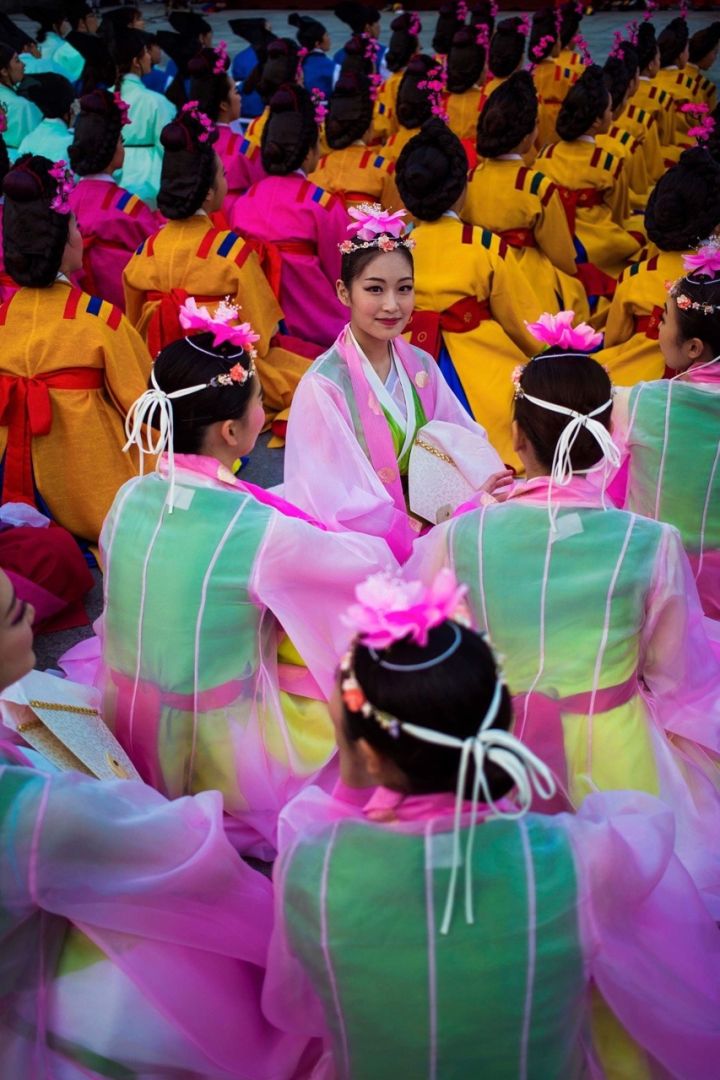 自然与生命之美——摄影师MihaelaNoroc镜头下的世界女性