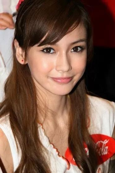 林允美白秘籍是坚抹身体乳!评测英皇室百年牌子身体乳有多好用?