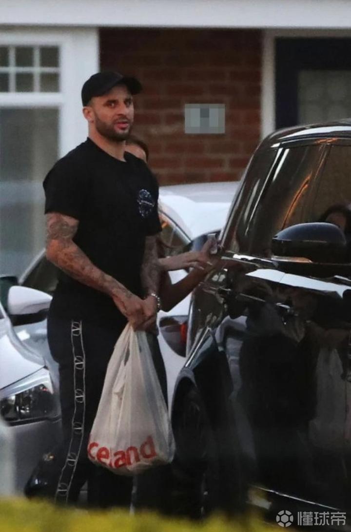 应召女郎派对被处罚后仍多次违反禁令，别洗了，凯尔-沃克