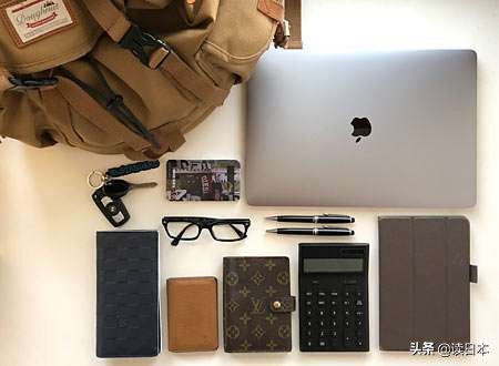 日本人的背包后面到底有什么,日本人背包都放什么