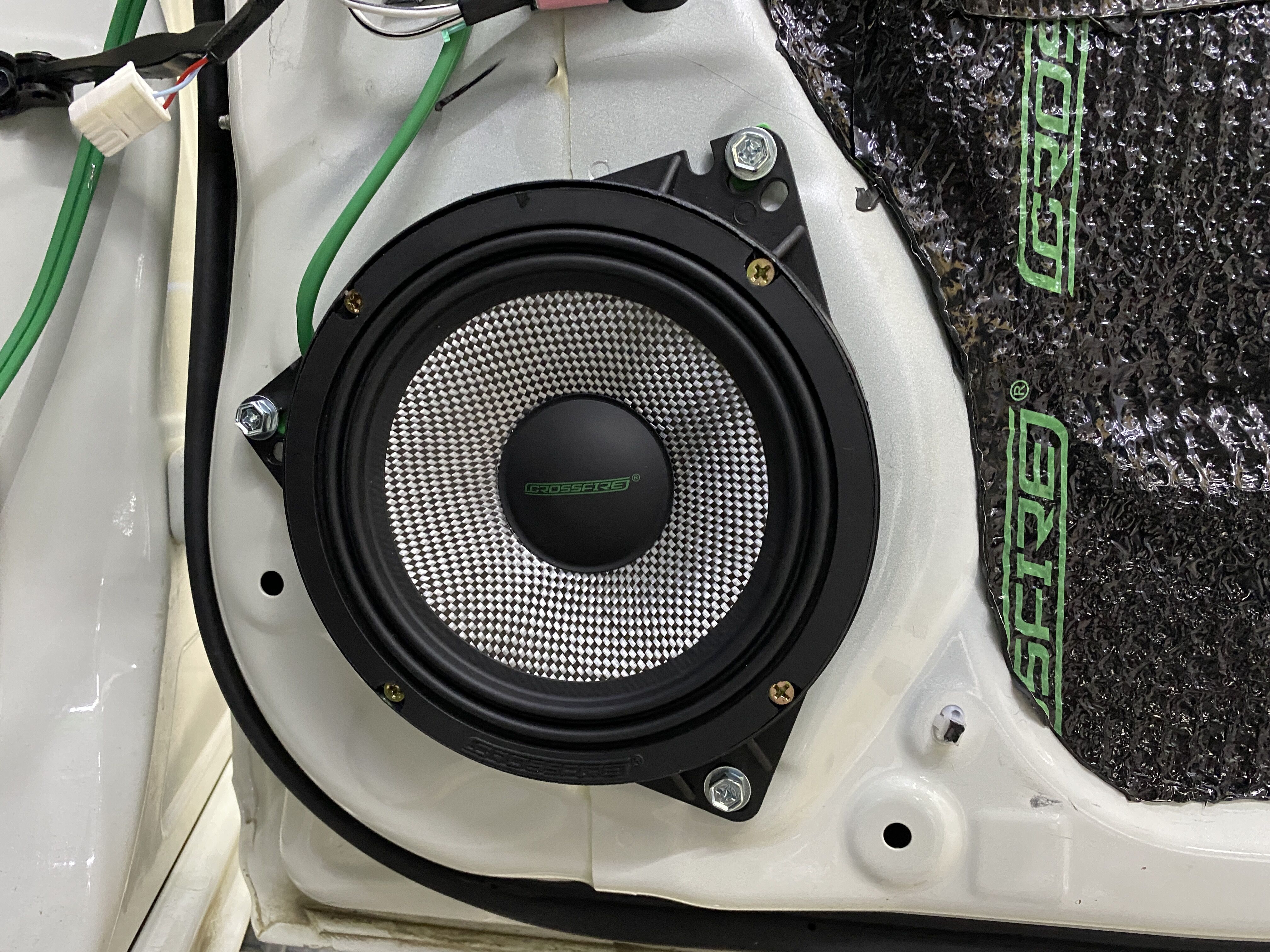 赤峰汽车音响改装鑫航改装丰田霸道升级四门隔音丹拿40周年喇叭