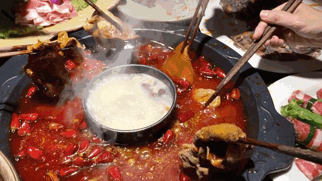 乌鲁木齐小肥羊火锅清真吗,乌鲁木齐小肥羊是清真的吗