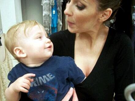 孩子喜欢摸妈妈胸部，超过这个时间必须得管管了