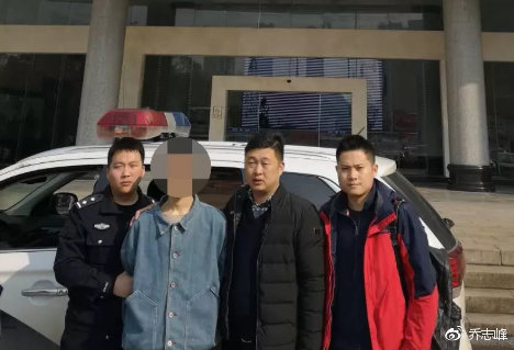 12岁女孩乘公交被性侵怀孕真相：女孩与网友发生关系怀孕