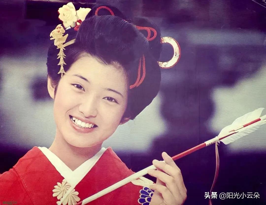 山口百惠为什么在三人组合中最红,山口百惠是60后永远的女神