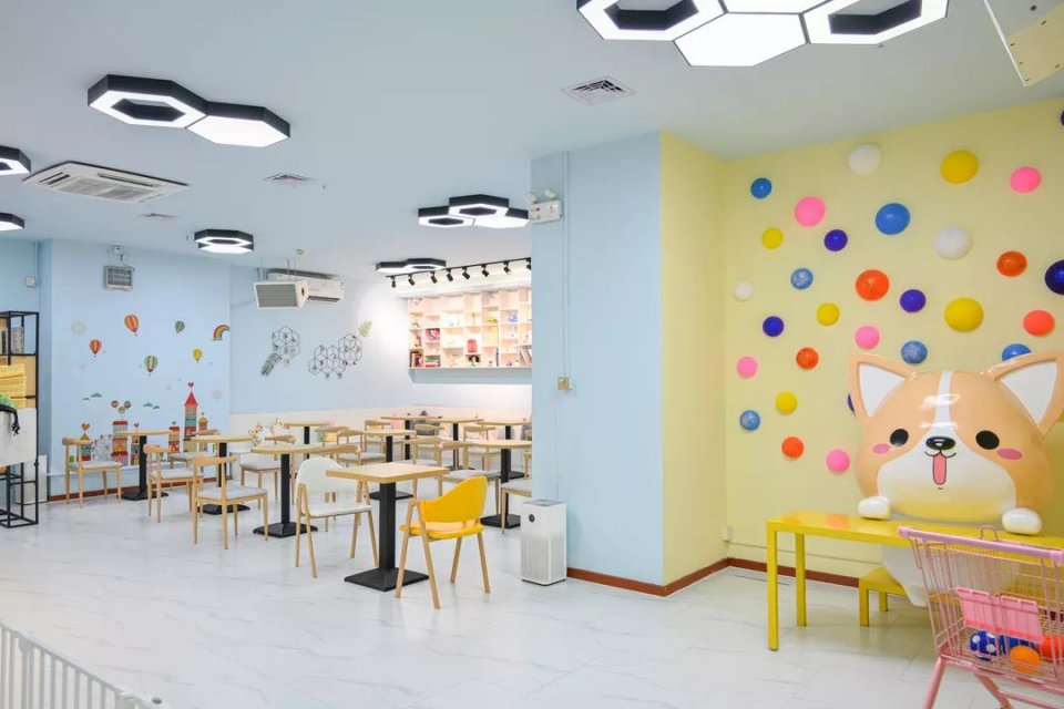 专门摸屁股的店，任摸