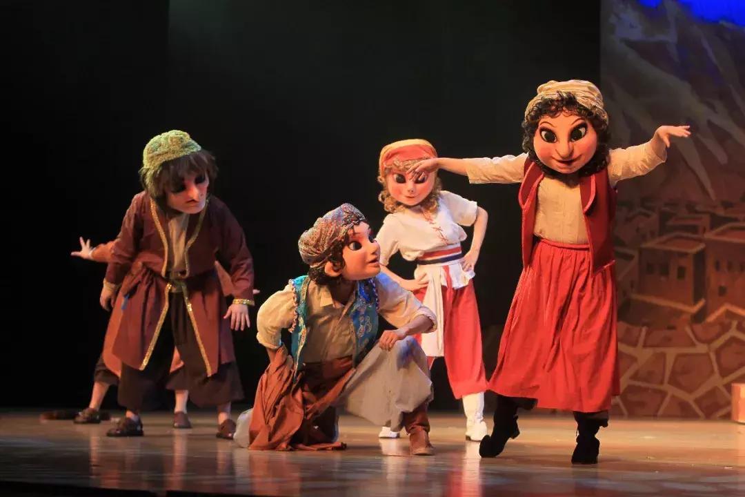 阿拉丁神灯中的飞毯来自于西亚吗,阿拉丁神灯的飞毯是怎么飞起来的