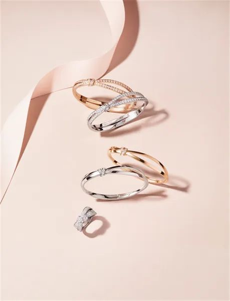 灏氱編宸撮粠鏄庢槦鍚屾,灏氱編宸撮粠棣栭グ娆惧紡鏍囧織