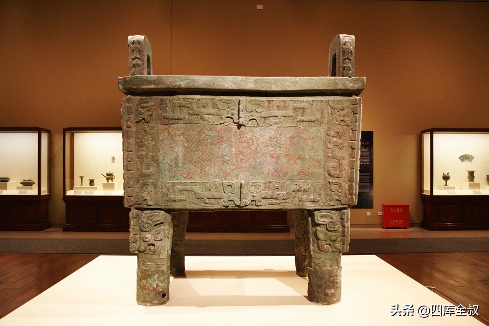 荣国府的一件绝世重器，非但不秘藏，反而放在家中最显眼的地方