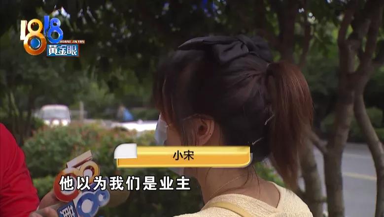 一家三口旅游回来发现自家门锁,一家三口被锁门外