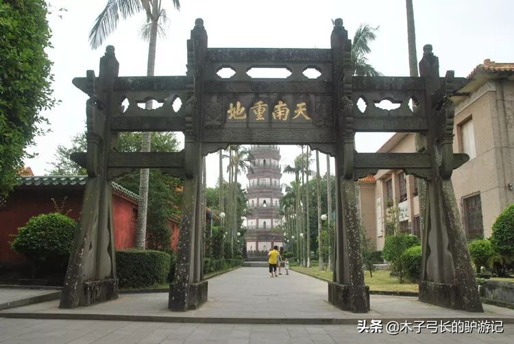 这个奇特的地方，将石狗视为图腾，却爱吃狗肉