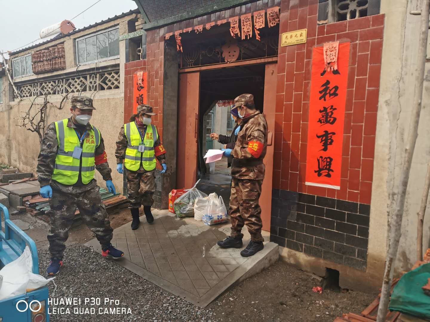 便民服务解困难 民兵变身“快递员”