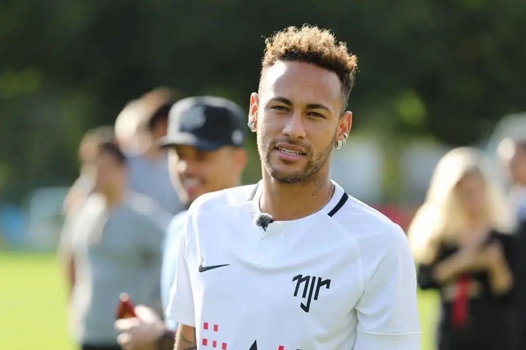 降薪怕极了?发一条推特就能赚回来!揭秘顶级球星的真实收入来源