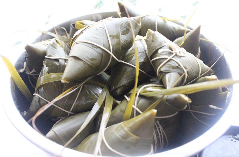 干粽叶怎么处理才好剥呢,煮干粽叶最正确的方法