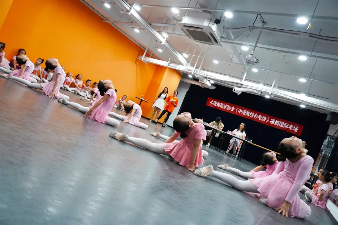 中国舞考级完满结束,考级中国舞