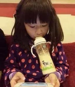 钟丽缇十一岁女儿,钟丽缇女儿吃奶瓶