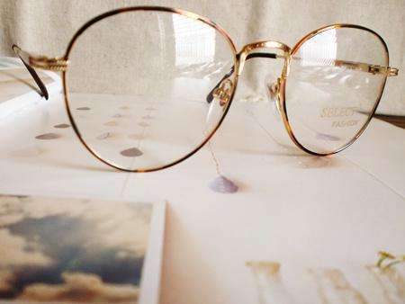 眼镜脏了不要用镜布擦,眼镜脏就一定要洗吗