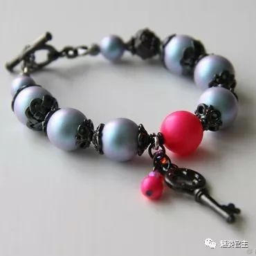 施华洛世奇水晶和珠子打造闪亮弹簧吊坠手链，附制作图解教程