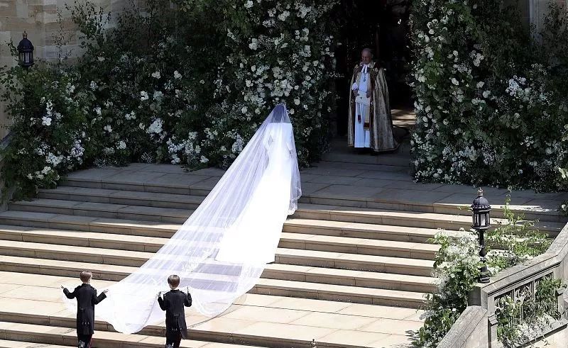 昆凌唐嫣谁漂亮,昆凌婚纱和baby婚纱