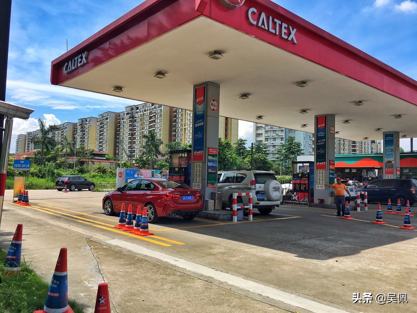 跑高速车没油熄火怎么办,高速没油救援拖车是免费的吗