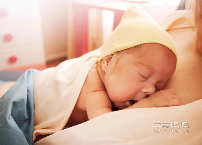 喂奶时宝宝咬奶,为什么喂奶时宝宝会突然咬你