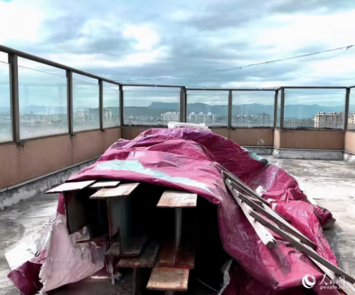 顶楼私自加盖房屋,二楼非法加建泳池怎么投诉