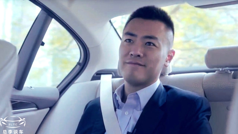 身价300亿富二代去上班,300万的身价开什么样的车