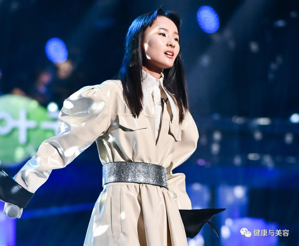 明日之子孟美岐搭配,明日之子孟美岐皮裤