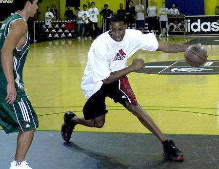 锡安科比乔丹臂展,锡安与乔丹谁更强